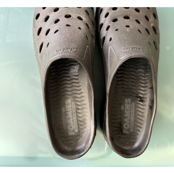 WOMEN’S SIZE 7 SKETCHER CROCS - Picture 1 of 4